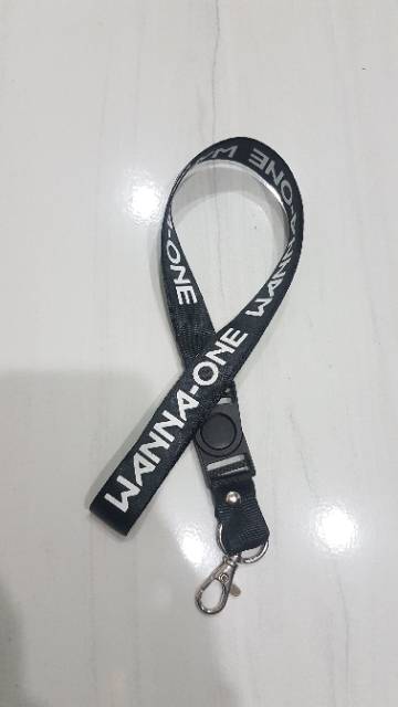 WANNA ONE LANYARD GANTUNGAN TALI LANYARD ID CARD KEYRING KEYCHAIN KPOP