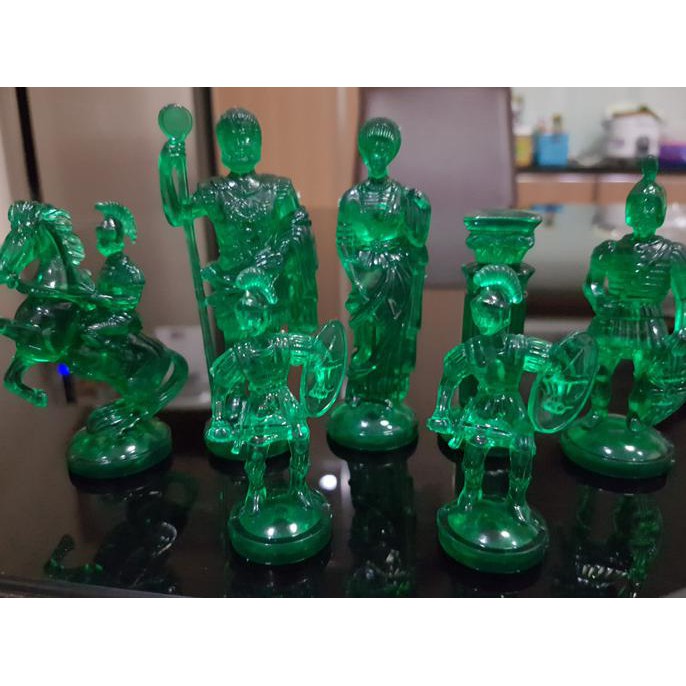 Buah-Biji-Bidak Catur Unik White Green Red Akrilik (Chess Master)