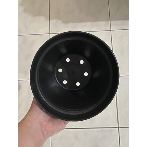 Pot Tanaman / Pot Bunga Hitam 16 cm