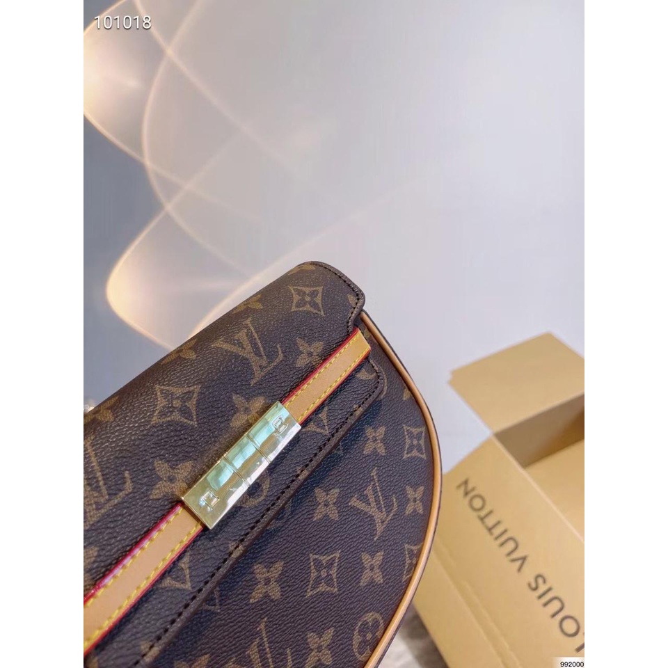 L*uis Vuitton Crossbody 9285 (Free Dustbag +Dalam Suede+ Bubblewrap)