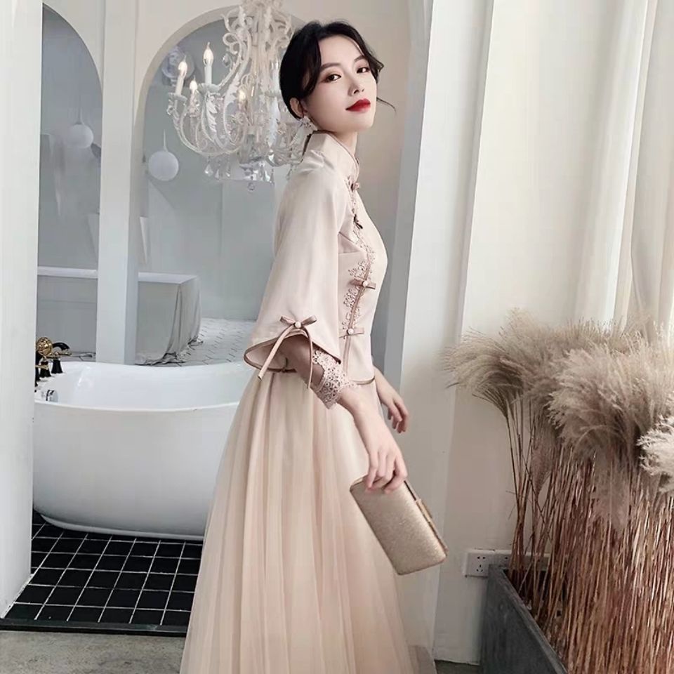 Bridesmaid dresses are long and elegant. You can usually wear Chinese retro improved cheongsam weddi