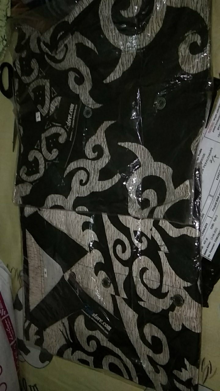 Trolistore Grosir Batik Pria Motif Ireng Kurawa Batik Atasan Lengan Pendek Pria Hem Batik Hitam