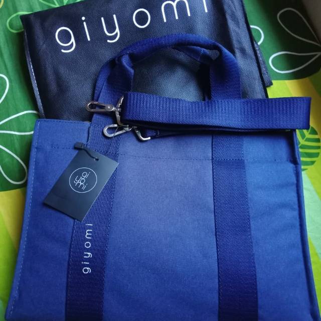 Tas kanvas by Giyomi.id
