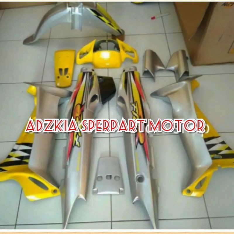 *READY* cover body halus fizr F1ZR milenium silver kuning