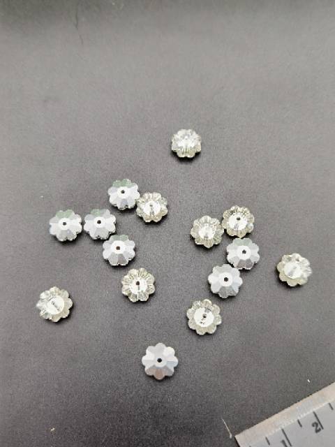 KRISTAL BERLIAN MOTIF BUNGA WARNA PUTIH UKURAN 8 MM PER LUSIN