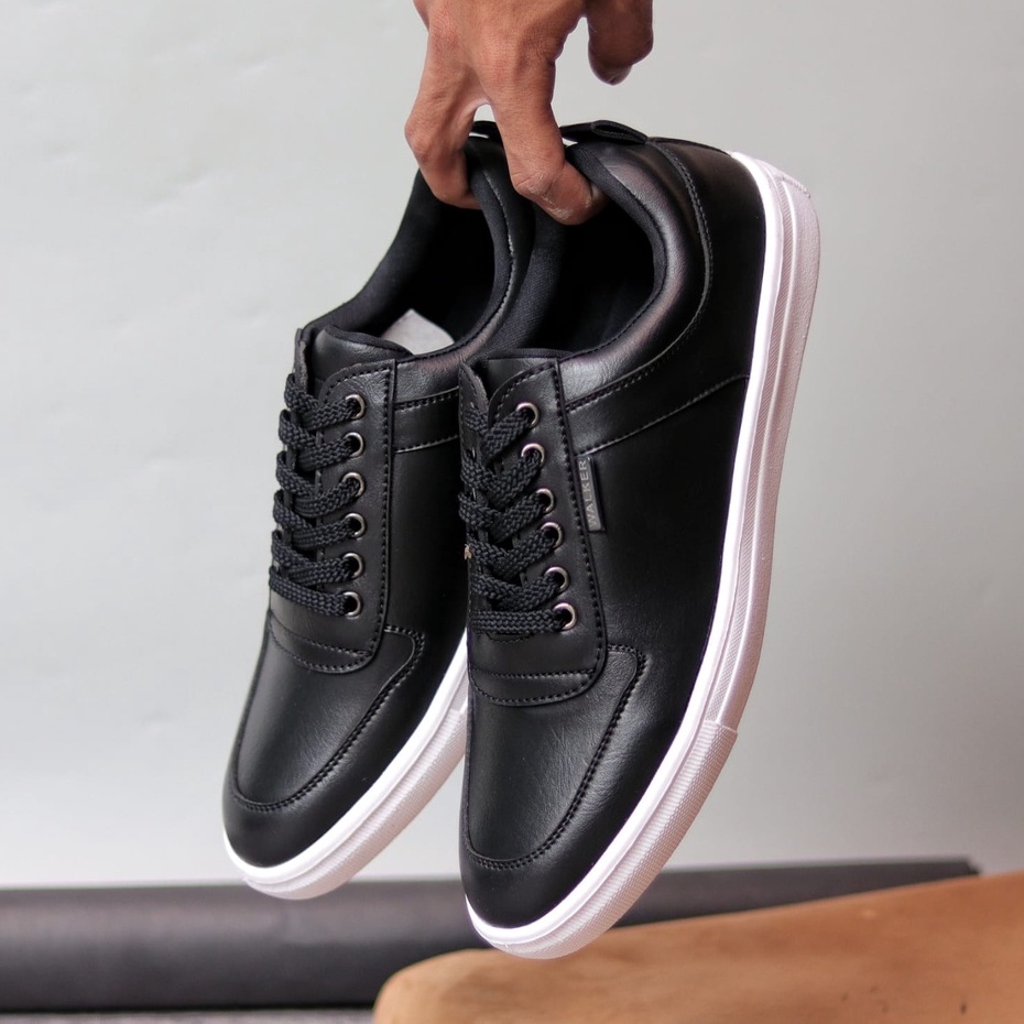 TIAGOW Sneakers Kasual Pria Hitam Kulit Sintetik Sepatu Kerja Kantor Kuliah Simple Murah Anti Slip