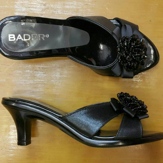 Sepatu / Sendal Bader import