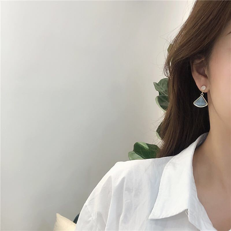 Anting Silver Needle Hias Liontin Opal Kristal Biru Bentuk Kipas Gaya Korea