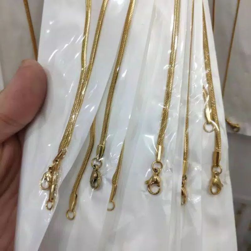 Kalung titanium gold pipih 45cm bukan titanium Abal abal