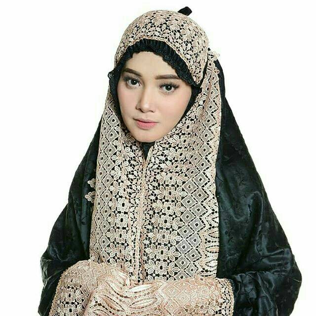 Mukena Prada Renda Swarovsky Hitam Mewah