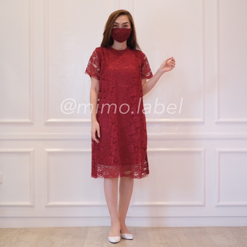 Lace dress with masker