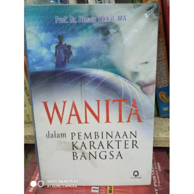 Buku wanita dalam pembinaan karakter bangsa
