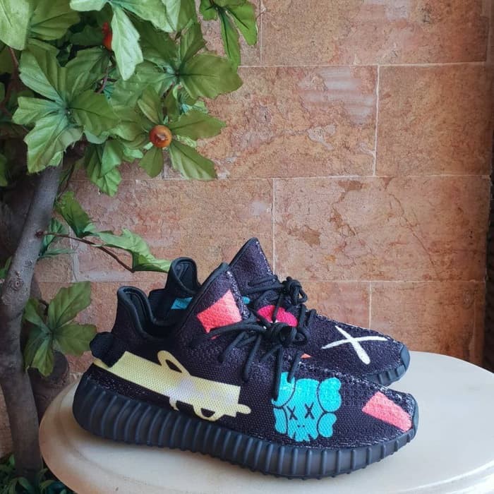 yeezy boost 350 v2 kaws
