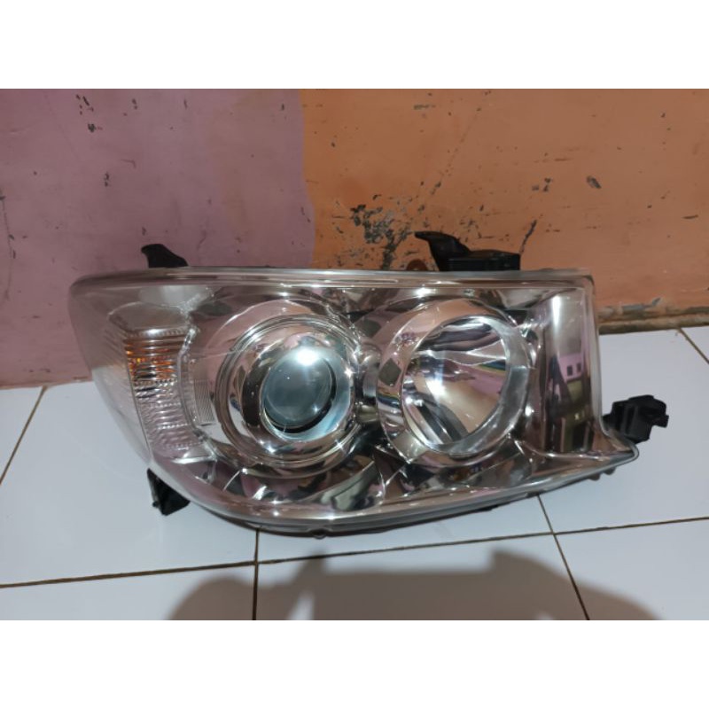 Headlamp/Lampu depan fortuner 2010