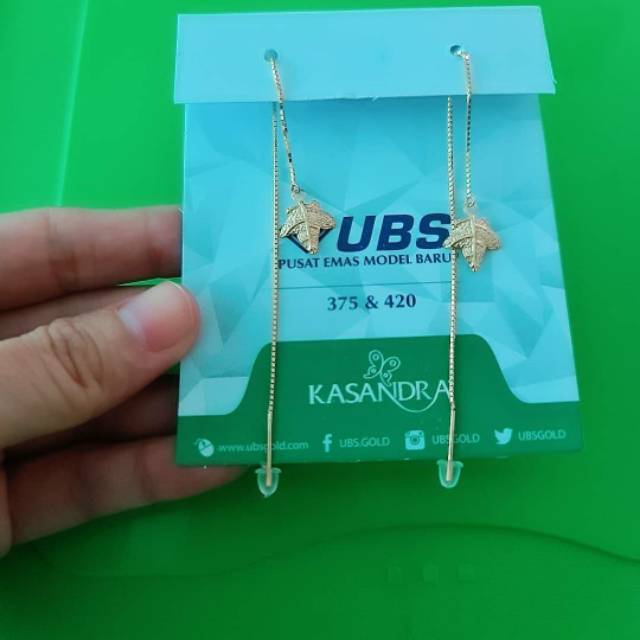 Anting daun maple panjang kadar 375 UBS