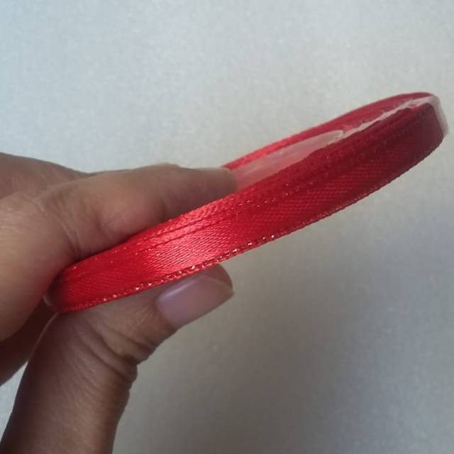 

Pita satin 1/4 inch list emas Merah