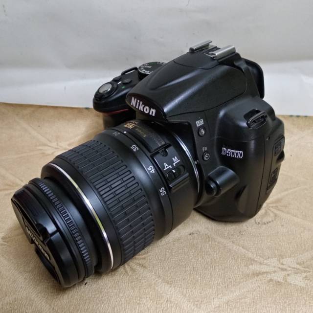 NIKON D5000 DAN LENSA 18-55MM