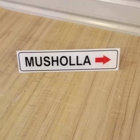 

SIGN AKRILIK MUSHOLLA PANAH ARAH KANAN UKURAN 5X20CM MUSHOLA