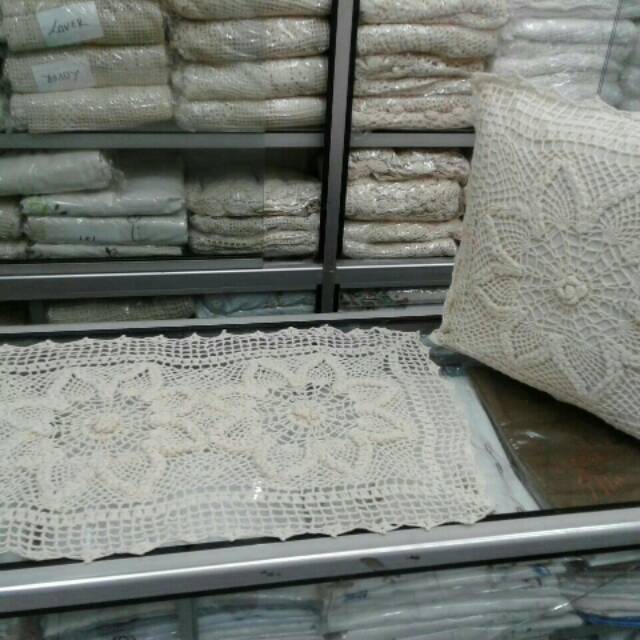Sarung bantal kursi rajutan tangan