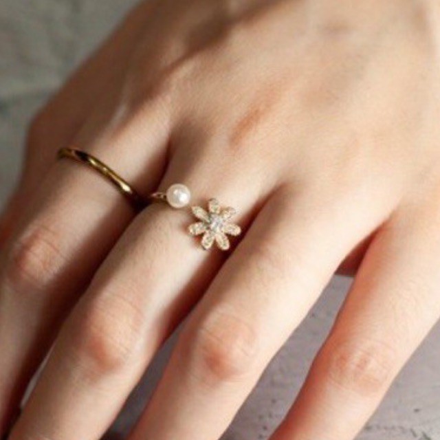 

Laurie Ring (free size) | Moonstone the Label
