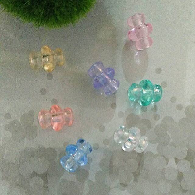 

Manik - Manik / Mote Akrilik Bening Bentuk Double Push Pin