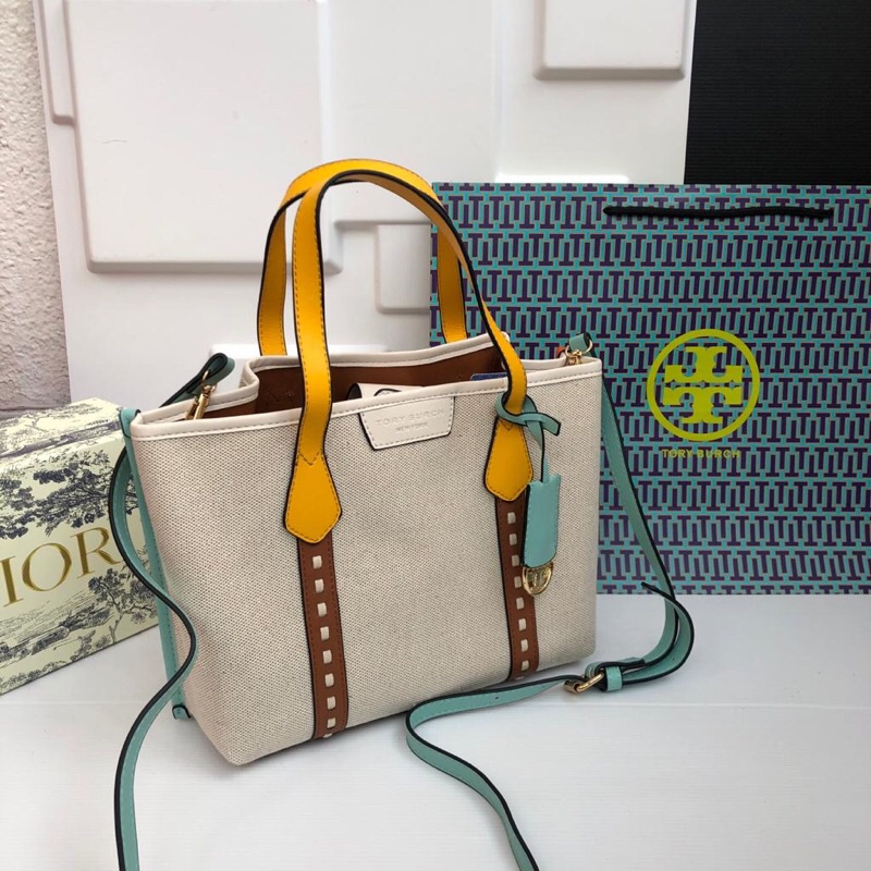 

TORY PERRY KANVAS MEDIUM FREE PAPERBAG