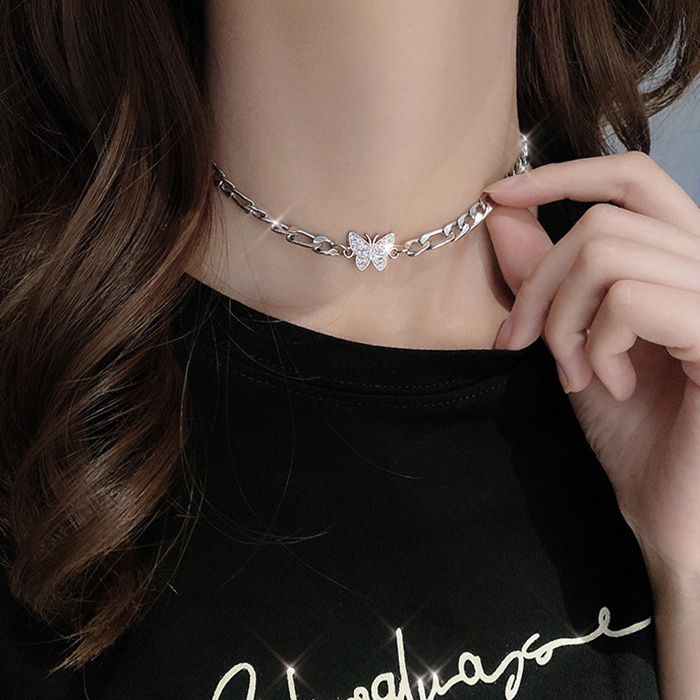 Kalung Choker Rantai Desain Kupu-Kupu Aksen Kristal Kilau Warna Silver Untuk Wanita