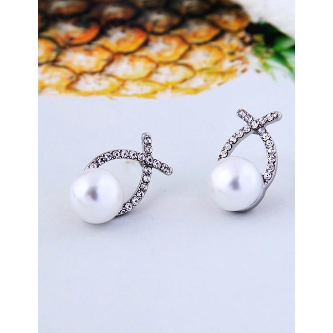 LRC Anting Tusuk Fashion Silver Cross Earrings With Pearl And Diamonds D82035