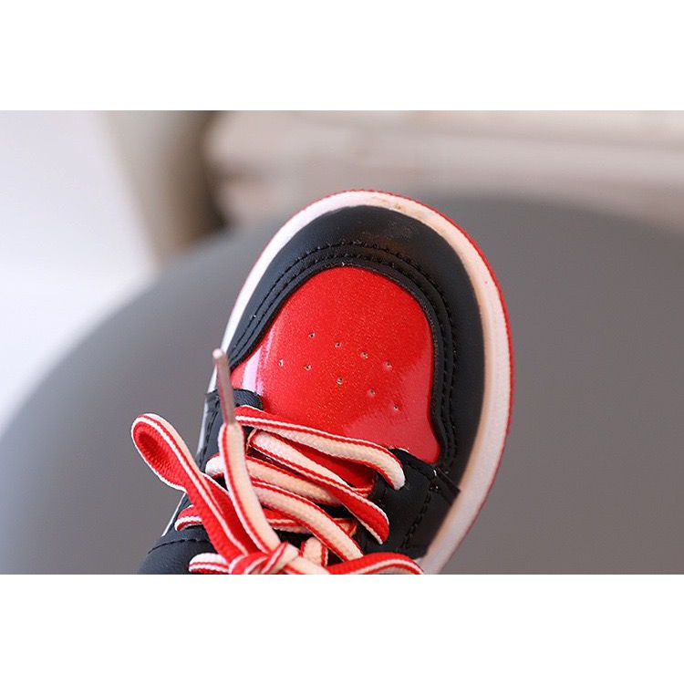 COD- Sneakers anak laki impor premium usia 1-5 Tahun / sepatu keren empuk Red &amp; Blue