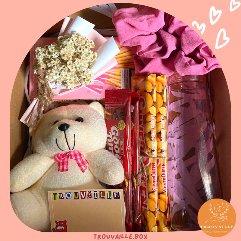 

Hampers Gift Box Kado Valentine Murah Coklat Bucket Bunga Trouvaille Box