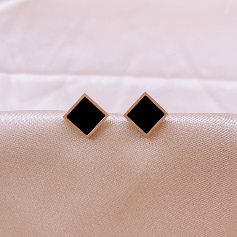 Anting Titanium Black Square Kotak Trending Vintage Korea Fashion Style