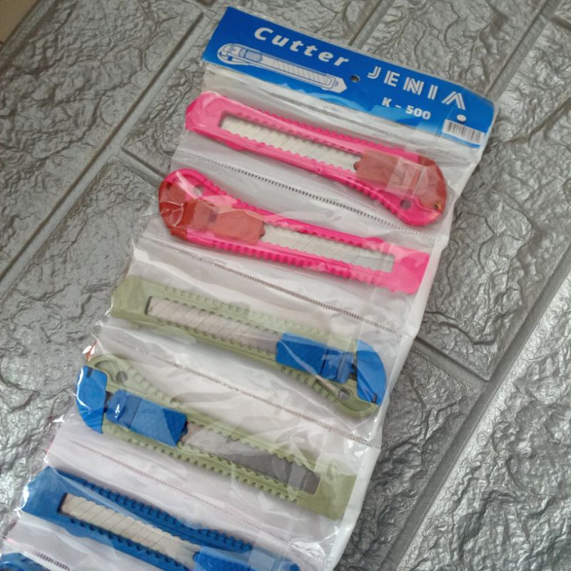 

Cutter Besar Doff Jenia K-500 (Isi 12 pcs)