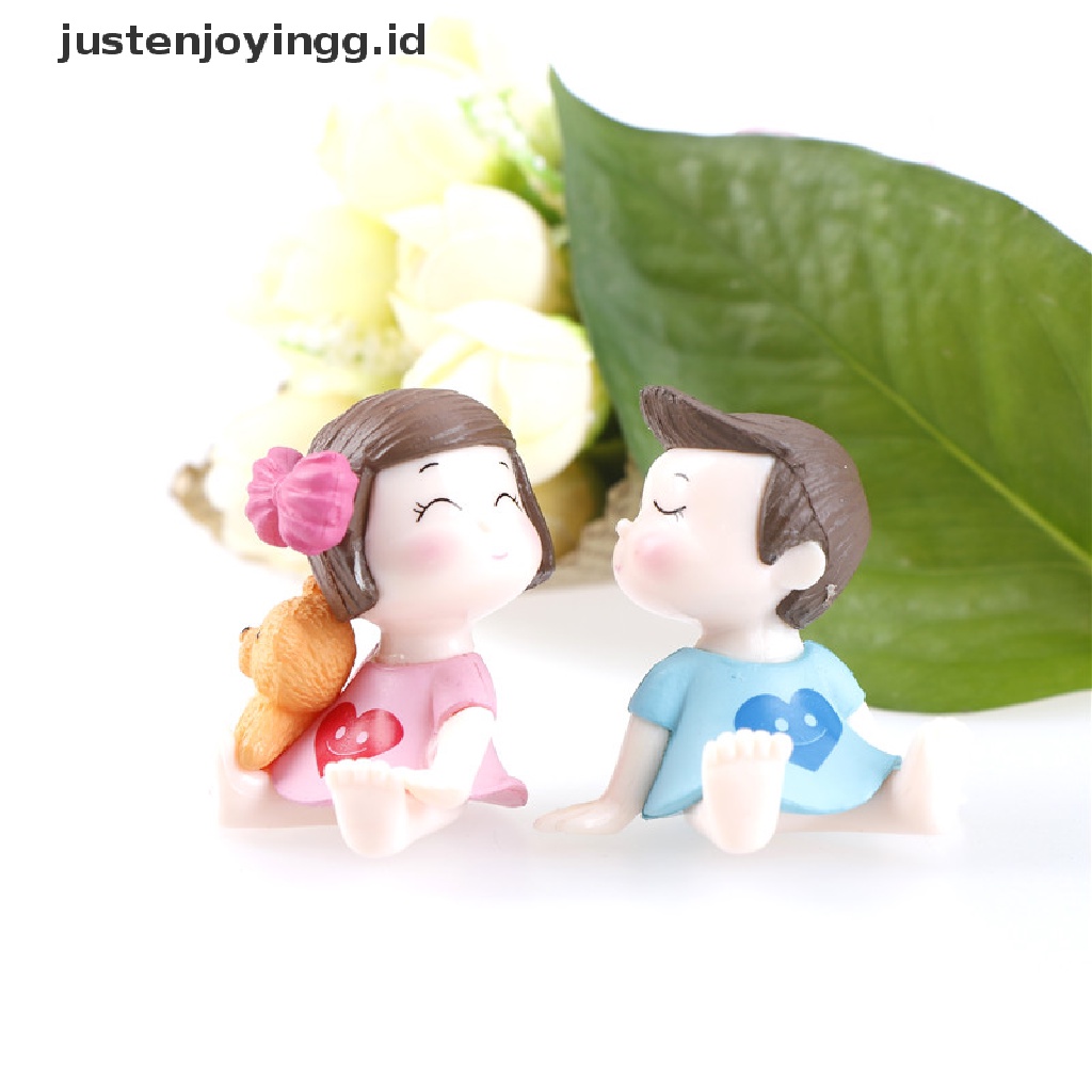 // justenjoyingg.id // Lovers Couple Figurines Miniatures Fairy Garden Gnome Moss Terrariums Resin Crafts Decoration  ~