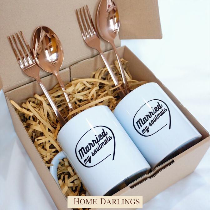 

HAMPERS GIFT BOX KADO PERNIKAHAN / WEDDING COUPLE FGBV61352