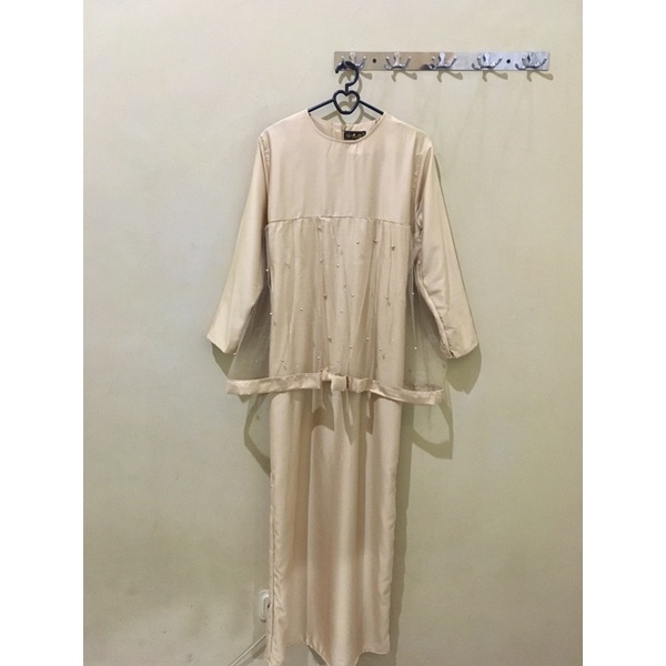 Gamis Satin Tile