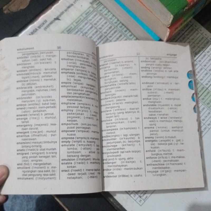 Buku Kamus Bahasa Inggris Lengkap 15 Miliard Kecil Polos (14×11cm)