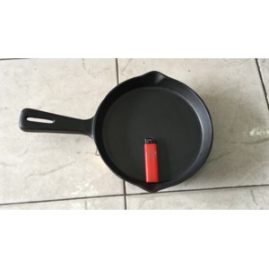 Cast Iron Skillet 25cm + tatakan