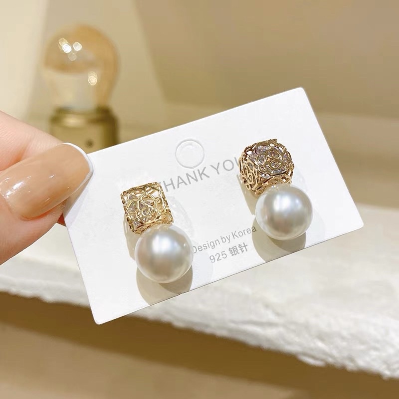 ANTING TUSUK HANDMADE MOTIF BUNGA DAISY SIMPEL GAYA ALA KOREA / ANTING TUSUK MOTIF KUPU KUPU DIAMOND / ANTING TUSUK KOREA BUNGA KRISTAL PEARL MUTIARA CANTIK / AKSESORIS SIMPEL ELEGAN KREATIF / KOREAN TRENDY STYLE / ANTING BUNGA KRISAN / FASHION KOREA MURA