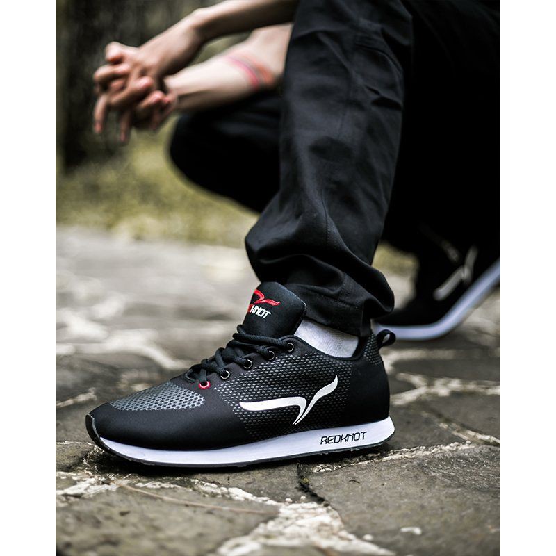 Sepatu Olahraga REDKNOT