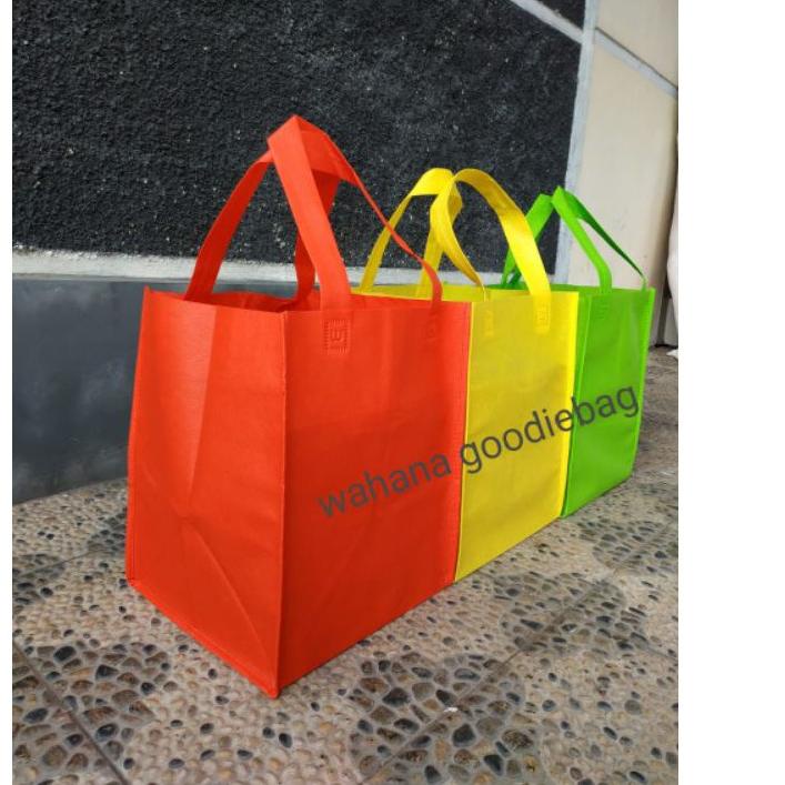 

Tas Goodie Bag Dus Nasi 20x20 Kotak Jahit Premium isi12pcs