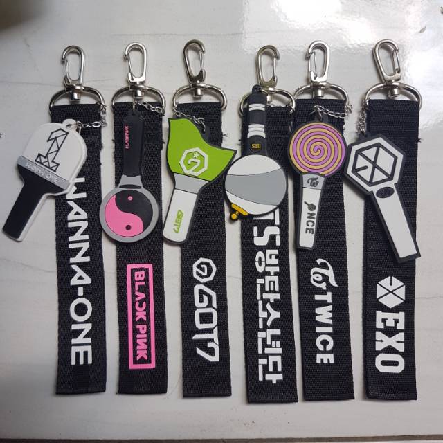 SUPER JUNIOR SEVENTEEN BIGBANG GOT 7 EXO BTS BLACKPINK TWICE WANNA ONE LANYARD KEYRING KEYCHAIN KPOP