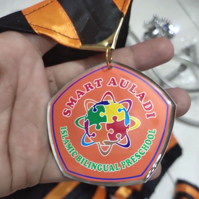 

paket tali satin plus medali