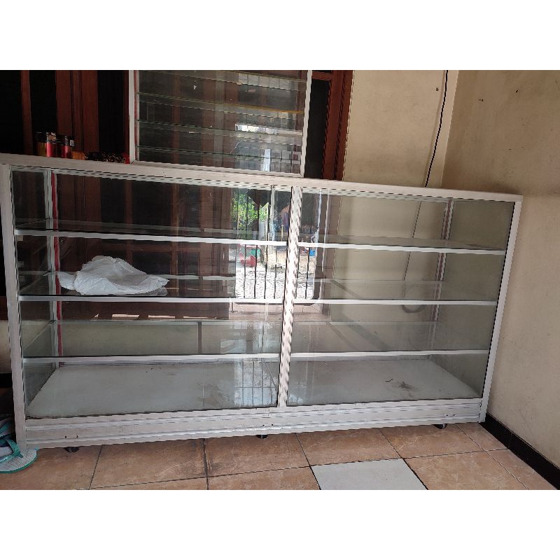 Etalase Bekas Ukuran 2.5 M × 1.5 M