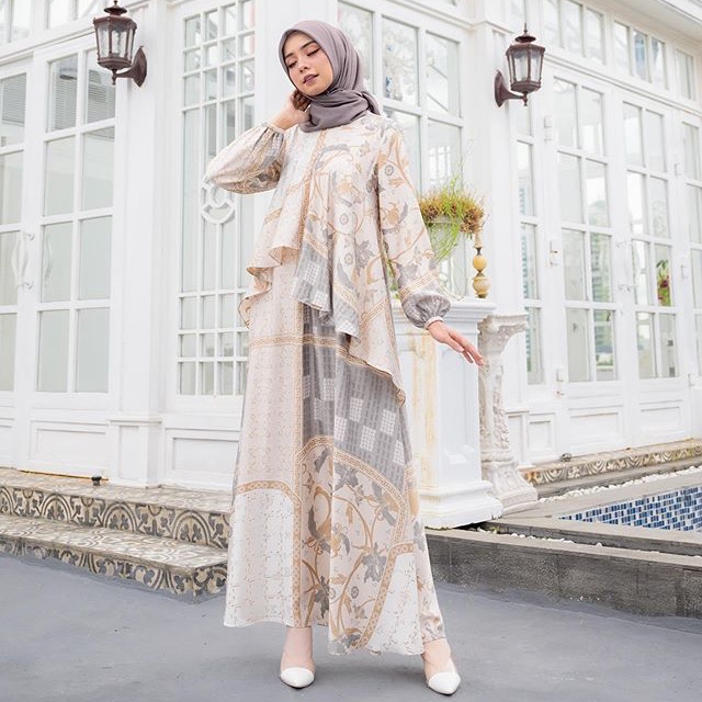 Rumi dress wearing klamby