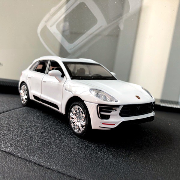 Pajangan PORSCHE MACAN TURBO Miniatur Parfum Parfume Pewangi Mobil