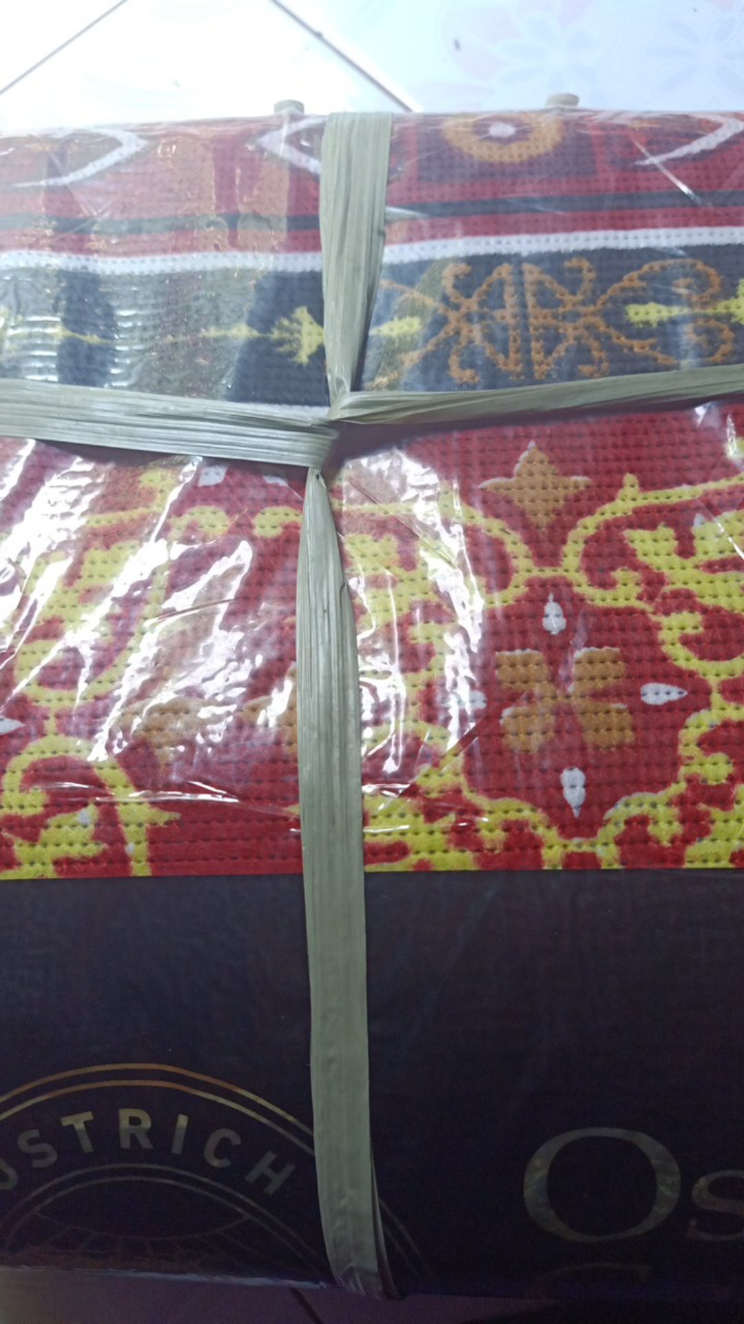Karpet Ostrich 205 X 240 Cm Hijau Merah