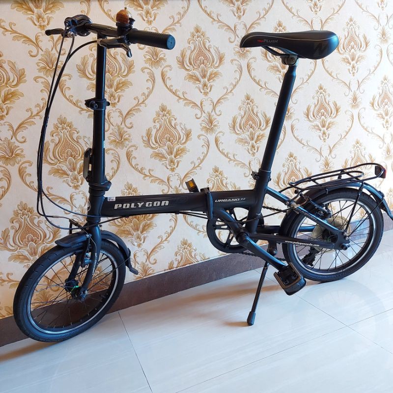 Sepeda lipat Polygon Urbano 2.0 full hitam