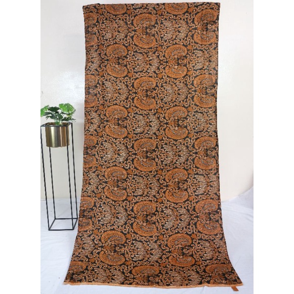 Bahan Batik Kombinasi Tulis Motif Babon Angrem Latar Hitam