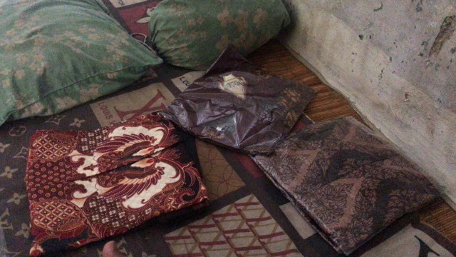 Hem Batik Pria Modern