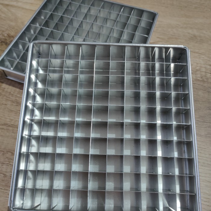 loyang sekat 20x20x3 cm isi 100 sekat